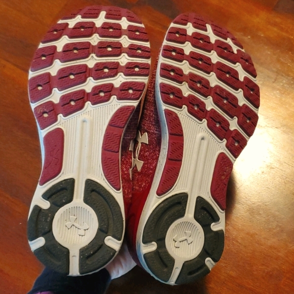 Under Armour running shoes - Picture 3 of 4